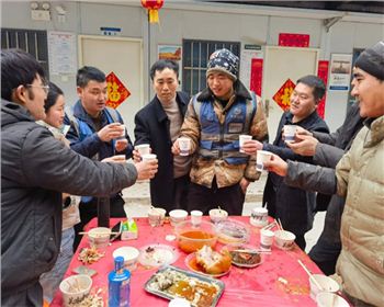 【臻誠(chéng)快訊】項(xiàng)目不停工，工地上的暖心年夜飯